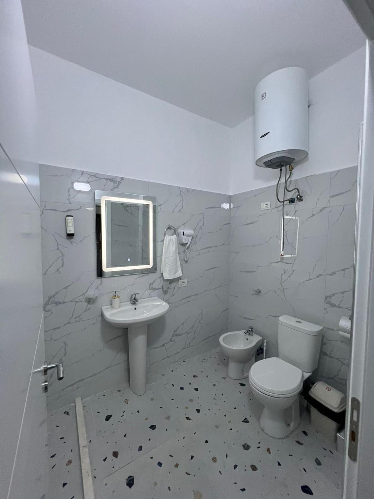 Prime Luxury Apartments Lushnje Екстер'єр фото